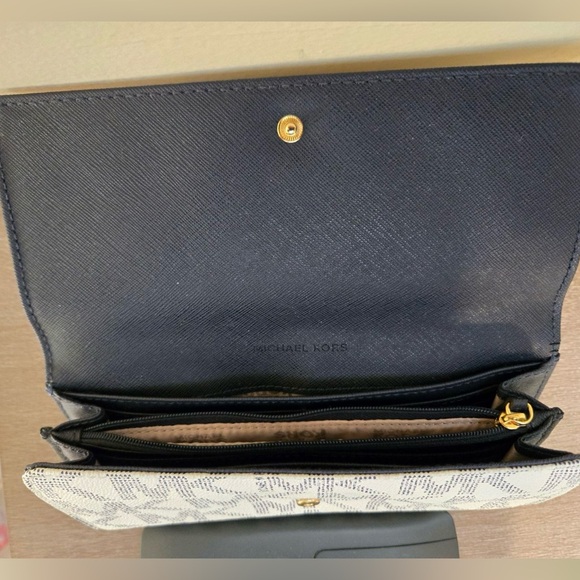 Michael Kors Large Leather Wallet - Picture 2 of 2